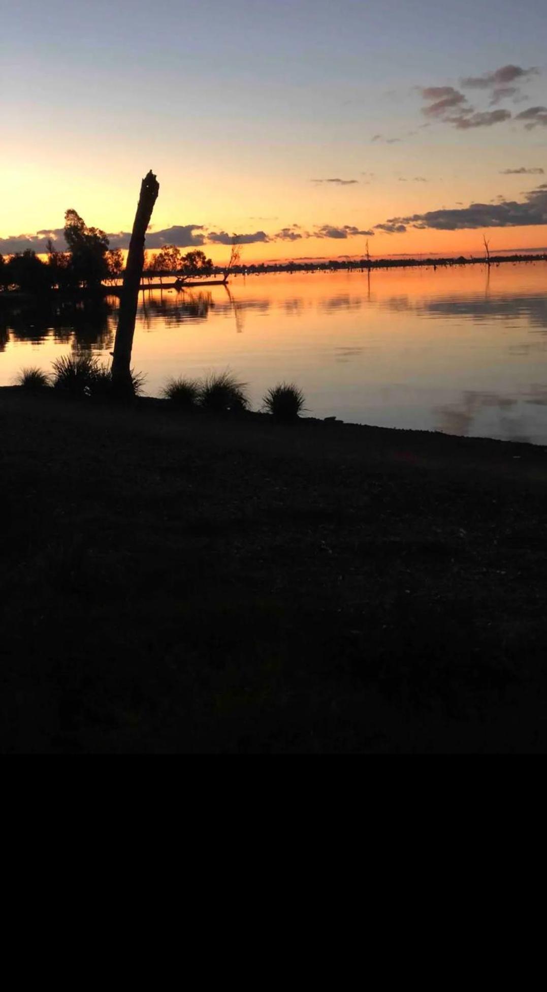 Lakehouse Villa Yarrawonga Exterior photo